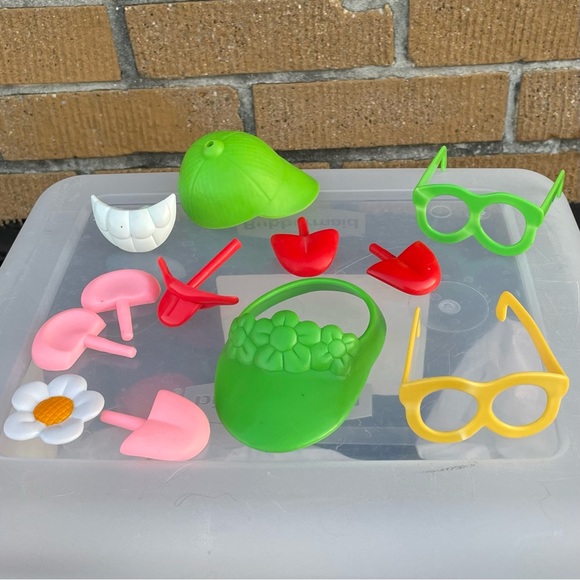 Giant Mr. Potato Head Container 2 Regular Potato Heads 2 Mini Heads Many Parts - Picture 14 of 15